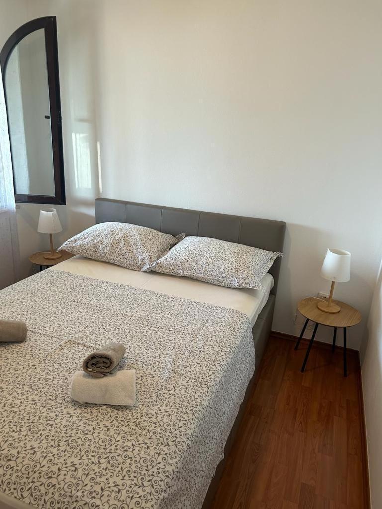 Apartments By The Sea Slatine, Ciovo - 1128 Habitación foto